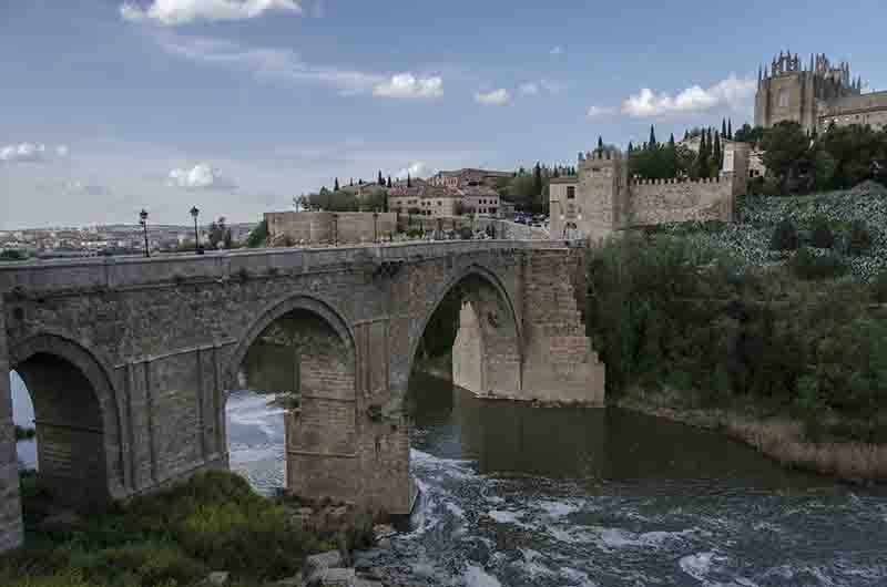 Toledo 055 - puente de San Martin.jpg